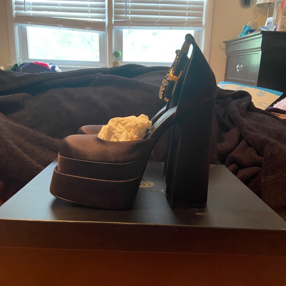VERSACE PLATFORM PUMP - Picture 3 of 11